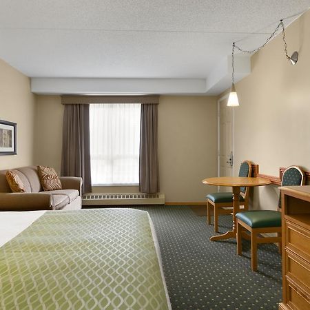 Colonial Square Inn & Suites Saskatoon Eksteriør bilde
