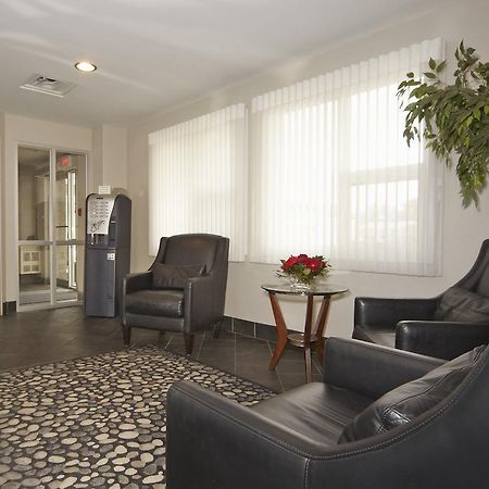 Colonial Square Inn & Suites Saskatoon Eksteriør bilde