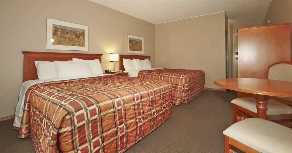 Colonial Square Inn & Suites Saskatoon Eksteriør bilde