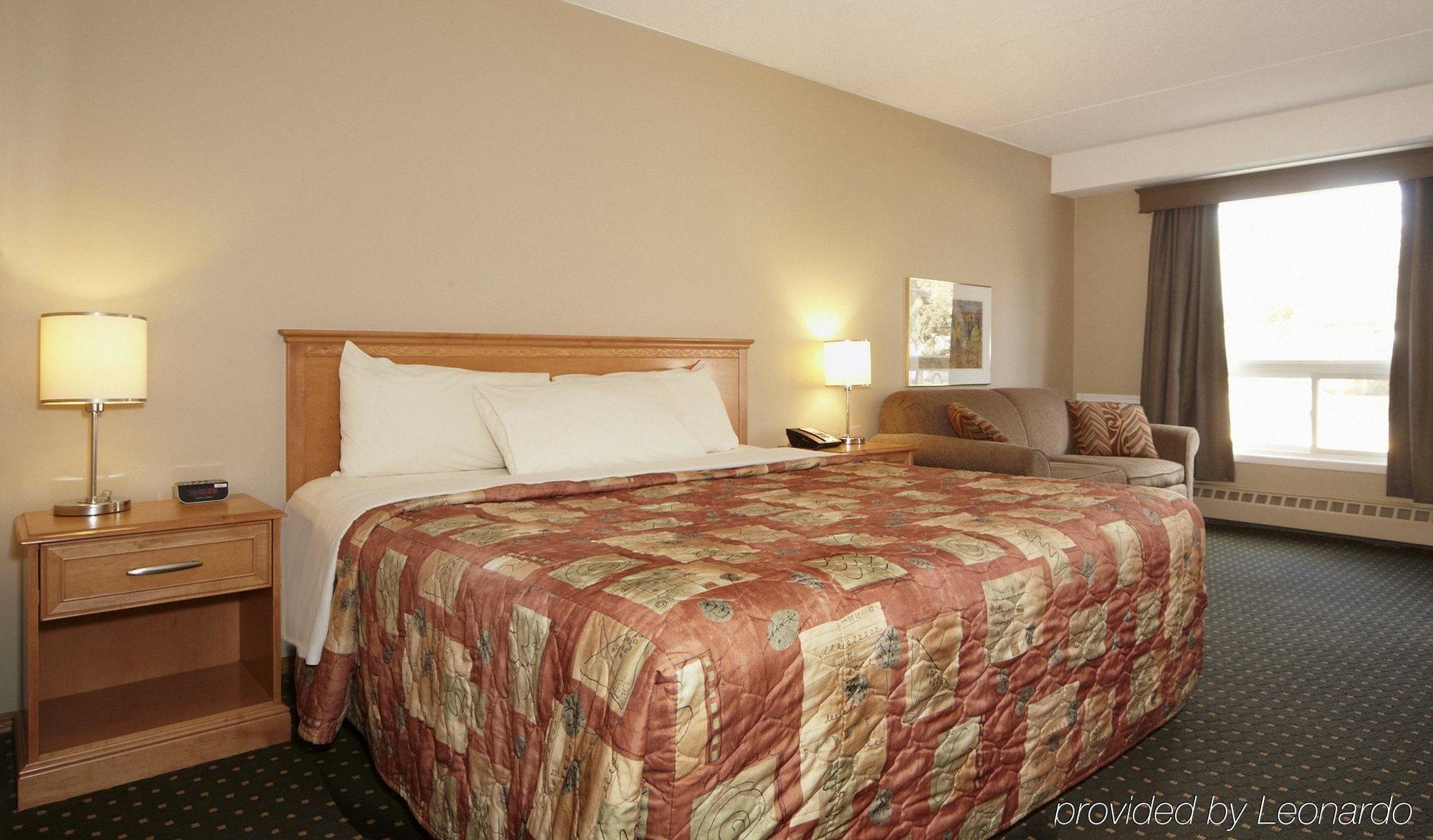 Colonial Square Inn & Suites Saskatoon Eksteriør bilde