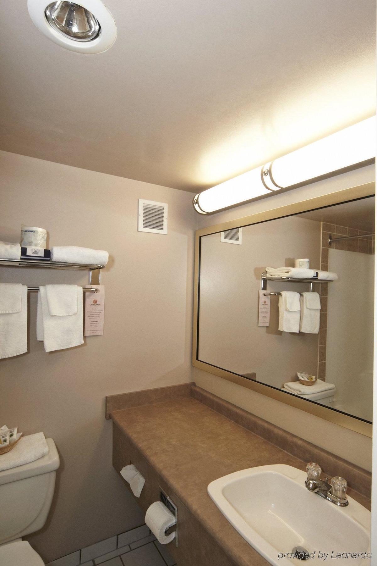 Colonial Square Inn & Suites Saskatoon Eksteriør bilde