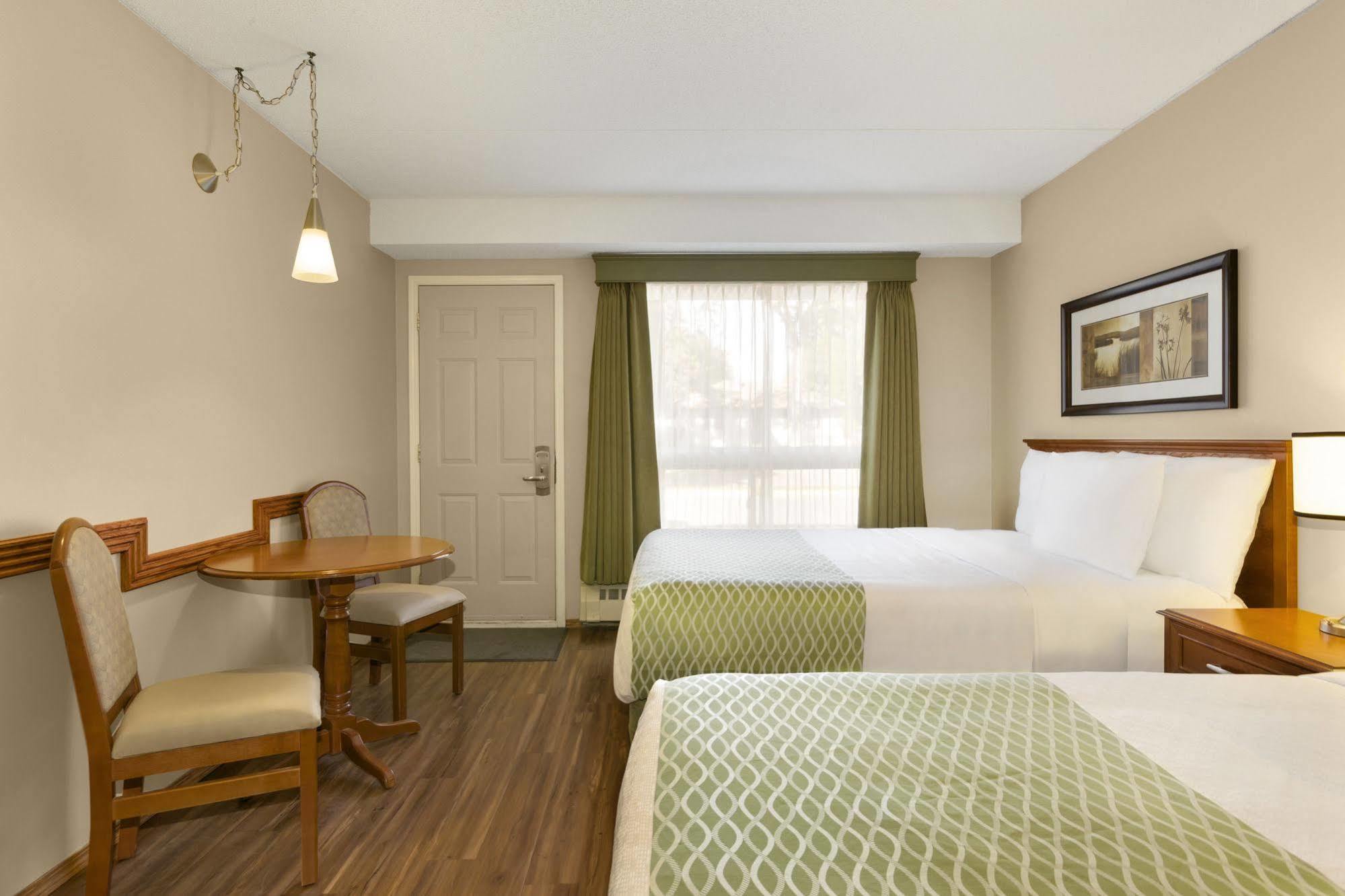Colonial Square Inn & Suites Saskatoon Eksteriør bilde